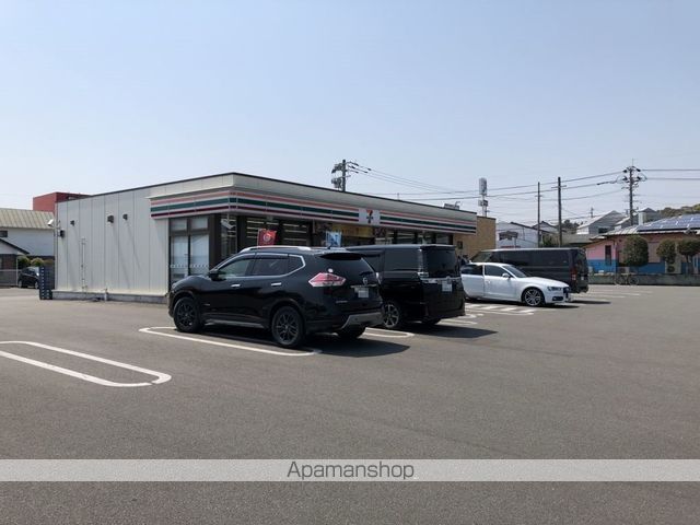 コンビニ　セブンイレブン日向北町店（コンビニ）まで583m