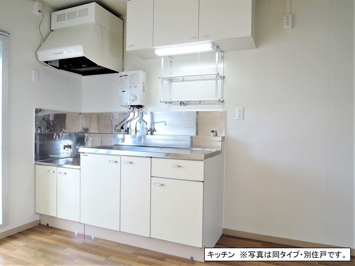 キッチン　オープンキッチン（ガスコンロ無）写真は同タイプ・別住戸です。