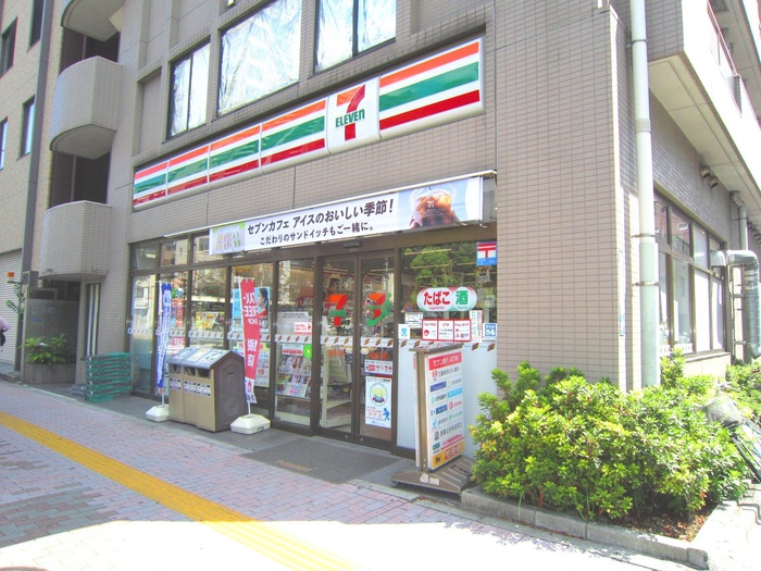 コンビニ　セブンイレブン（コンビニ）まで82m