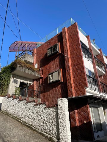 建物外観　タイル貼りのレトロな外観です