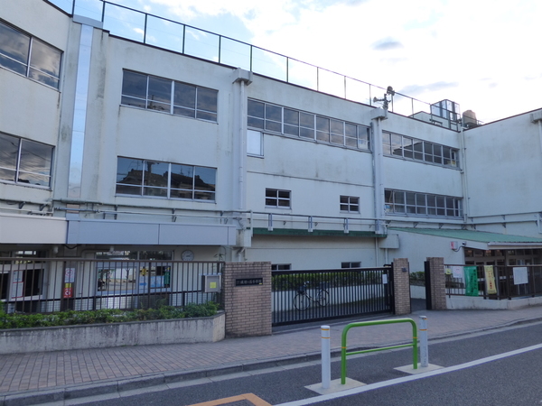 小学校　板橋区立成増ケ丘小学校（小学校）まで234m