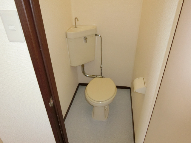 トイレ　※同型の部屋の写真を使用しております。