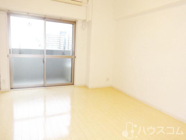 居室・リビング　洋室は９．３帖☆２面採光の明るいお部屋です！