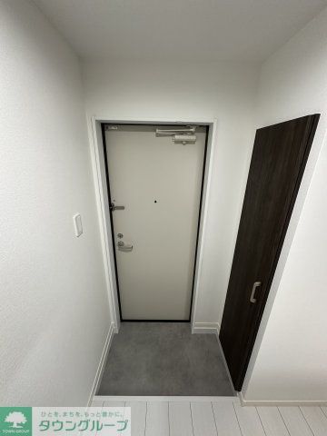 玄関　シューズボックスは高さ可動式の大容量サイズとなっており女性…