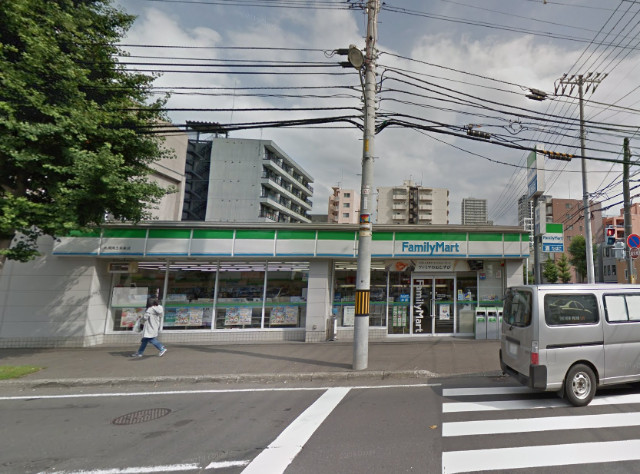 コンビニ　ファミリーマート札幌南5条東店（コンビニ）まで57m