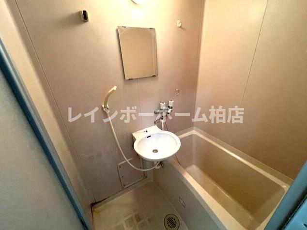洗面設備　洗面台です