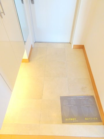 玄関　ライオンズマンション横濱元町キャナリシア