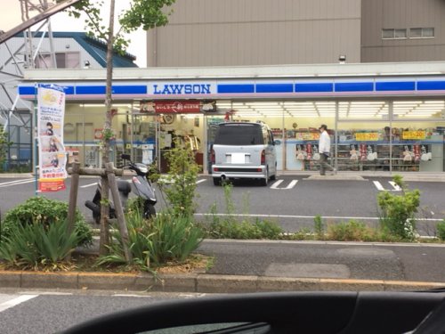 コンビニ　ローソン（コンビニ）まで879m