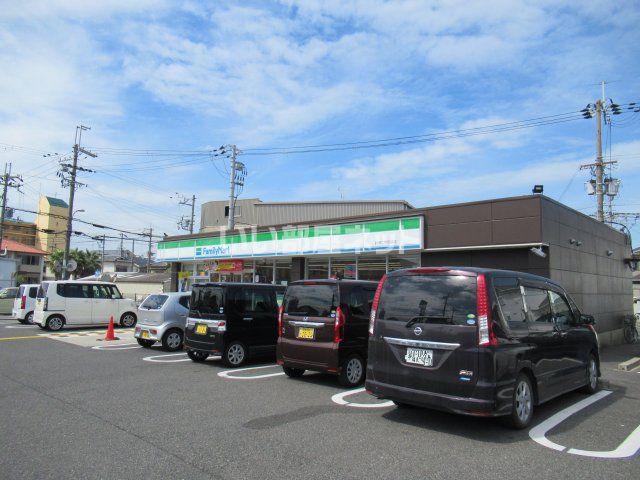 コンビニ　ファミリーマート貝塚二色浜店（コンビニ）まで295m