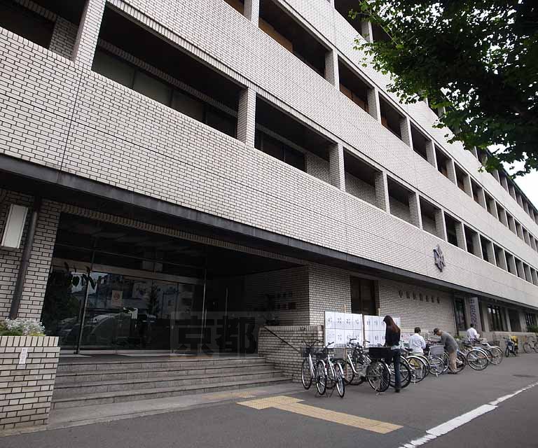 役所　中京区役所（役所）まで381m