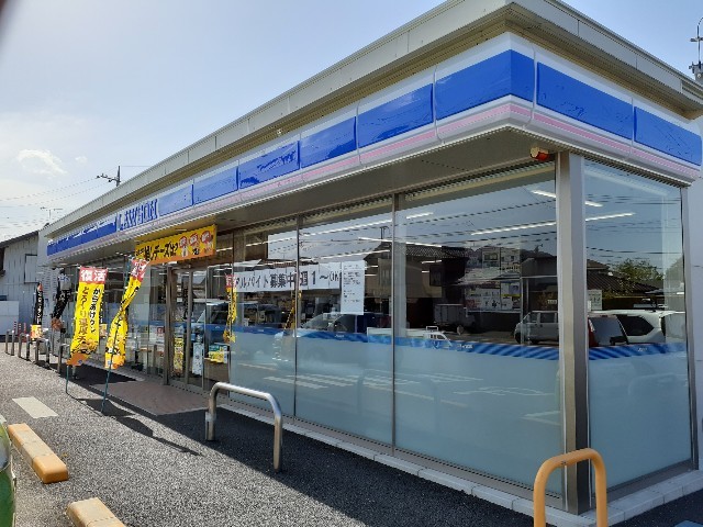 コンビニ　ローソン藤岡緑町店（コンビニ）まで700m