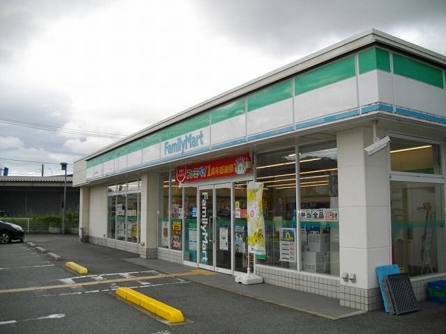 コンビニ　ファミリーマート鳥取杉崎店（コンビニ）まで2200m