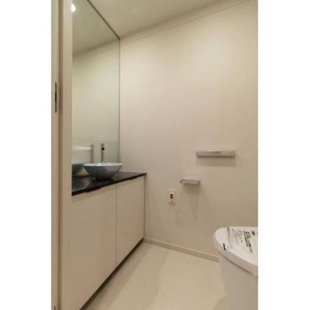 トイレ　※写真は同タイプ住戸です。