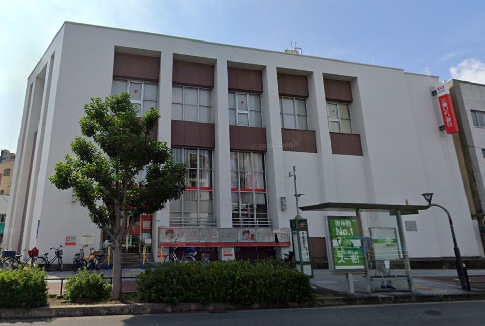 銀行　三菱UFJ銀行中央市場支店（銀行）まで410m