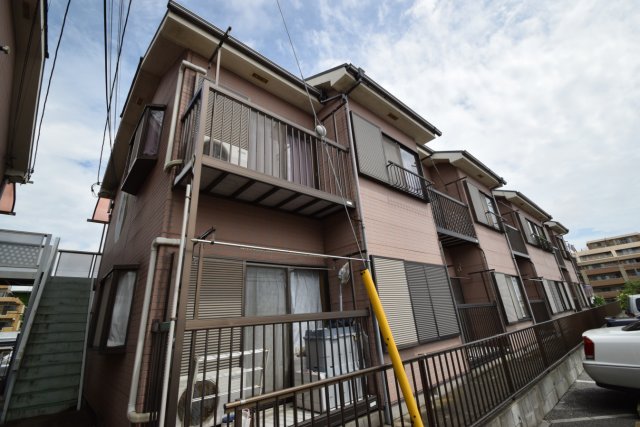 建物外観　敷地内に駐車場あります
