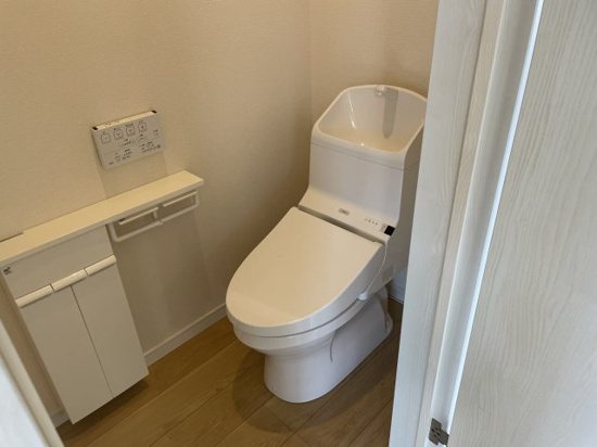 トイレ　写真は同型タイプ