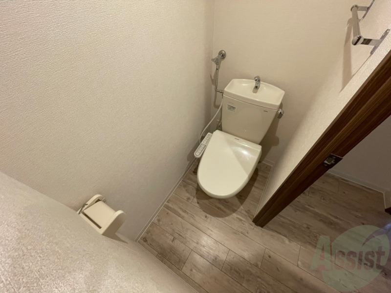 トイレ　ウォシュレット機能がついたトイレです。安心して使用できます。