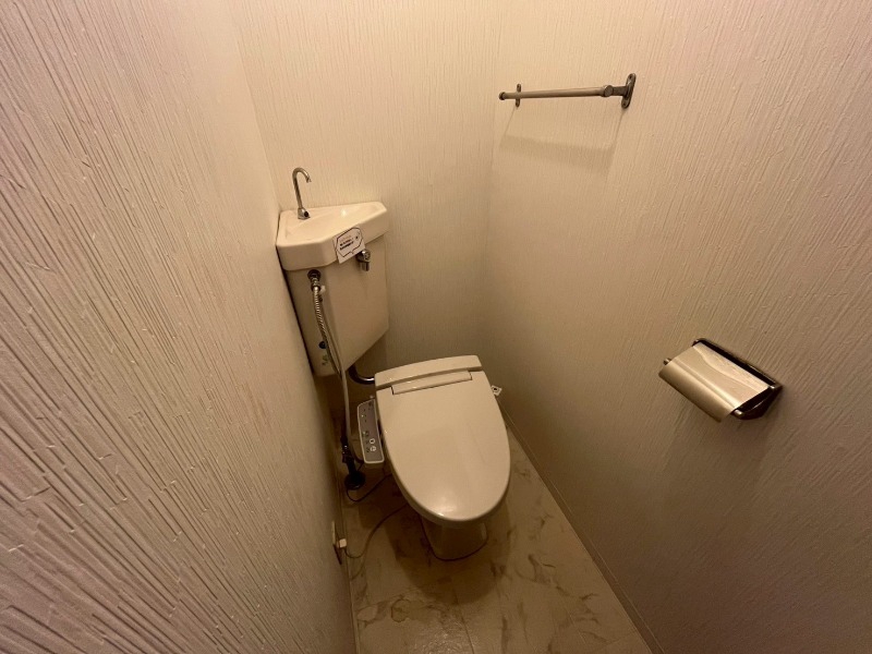 トイレ　こちらはトイレです。清潔感があり、安心して使用できます。