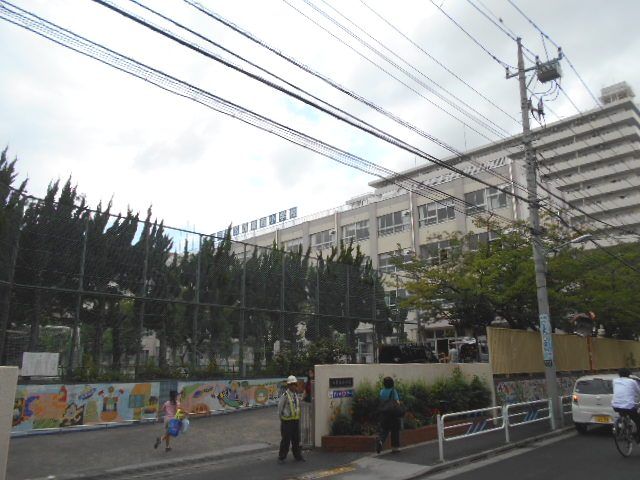 小学校　江戸川区立西葛西小学校（小学校）まで571m