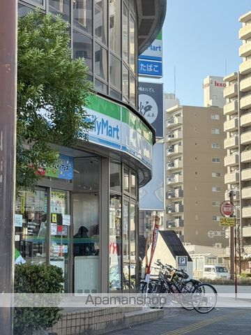 コンビニ　ファミリーマート（コンビニ）まで1874m