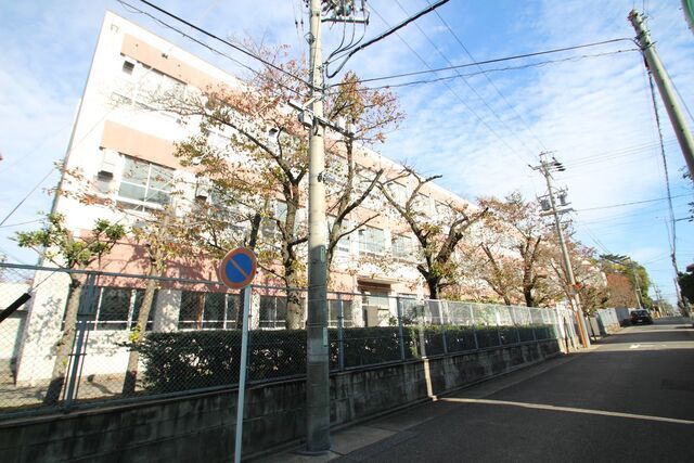 中学校　名古屋市立桜山中学校（中学校）まで100m