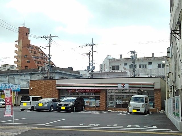 コンビニ　セブンイレブン沖縄胡屋１丁目店（コンビニ）まで300m