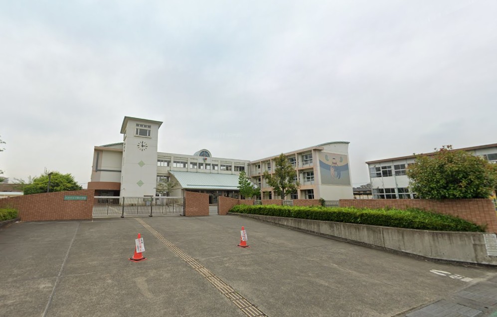 小学校　大分市立下郡小学校（小学校）まで756m