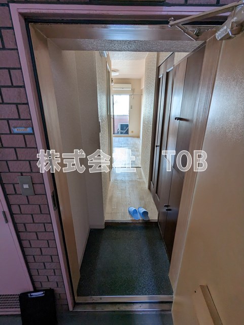 玄関　※クリーニング中の写真