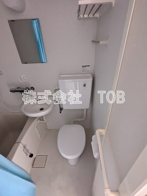 トイレ　※クリーニング中の写真