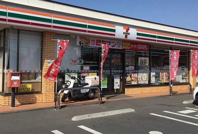 コンビニ　セブンイレブン（コンビニ）まで650m