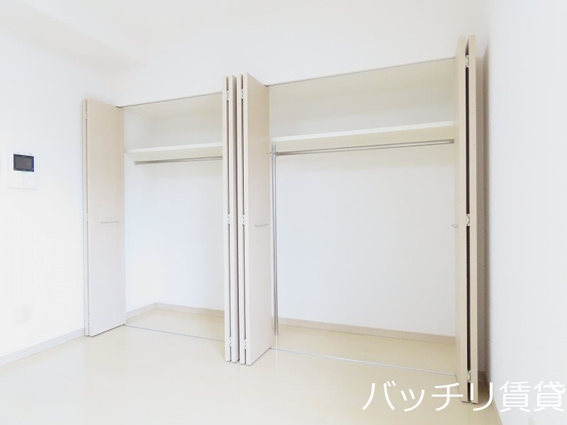 収納　画像は別号室の為、現状優先になります。