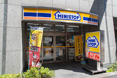 コンビニ　ミニストップ 新宿左門町店（コンビニ）まで150m