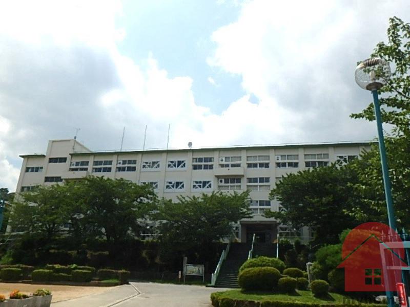 中学校　川西市立川西中学校（中学校）まで1692m