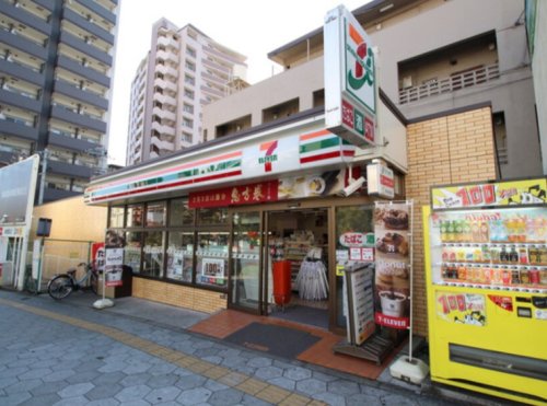 コンビニ　セブンイレブン（コンビニ）まで194m