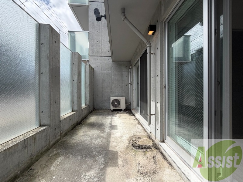 バルコニー　テラスがついているので洗濯物を干すこともできそう！