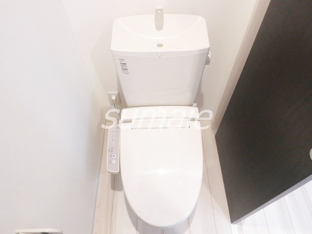 トイレ　温水洗浄便座付きです☆