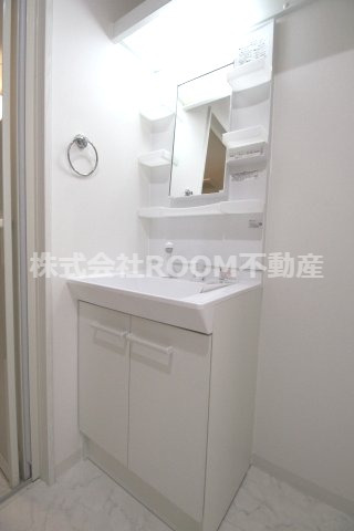 洗面設備　独立洗面台、朝の身支度には欠かせません