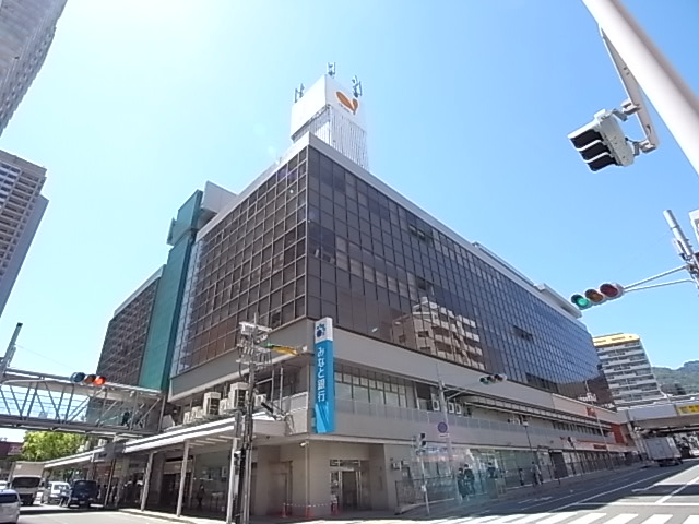 スーパー　ダイエー六甲道店（スーパー）まで438m