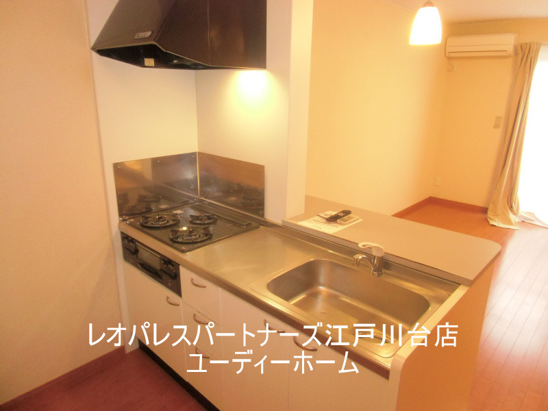 キッチン　３口ガスコンロ