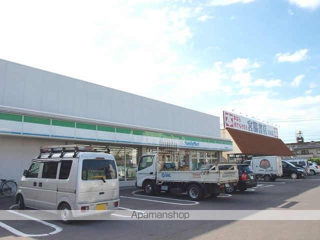 コンビニ　ファミリーマート（コンビニ）まで285m