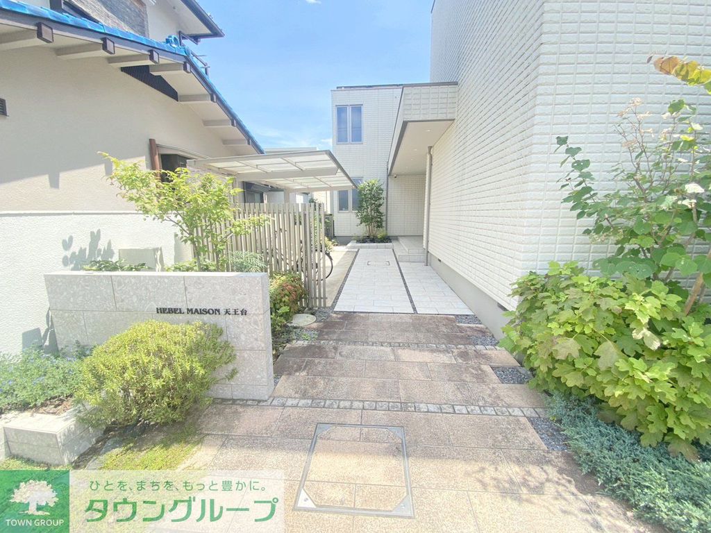 エントランス　庭
