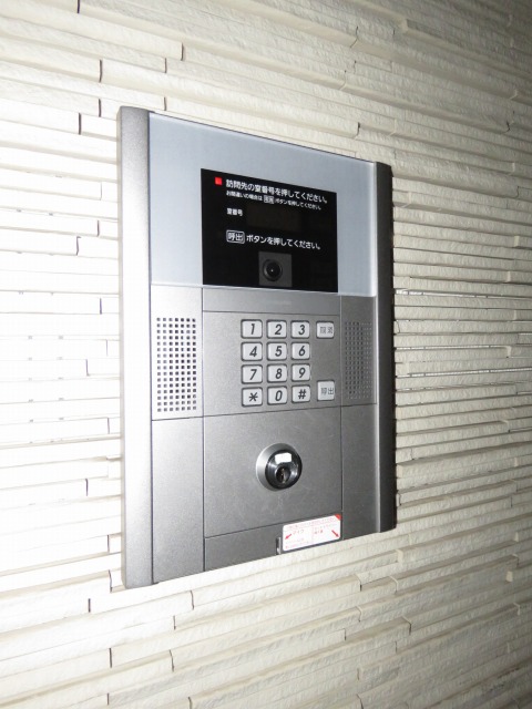 エントランス　セキュリティに配慮しオートロック設備採用です♪