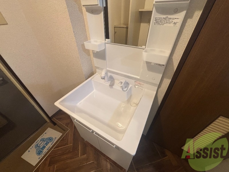 洗面設備　独立洗面台となっております。忙しい朝の味方ですね。