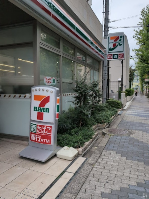 コンビニ　セブンイレブン梅田スカイビル前店（コンビニ）まで238m