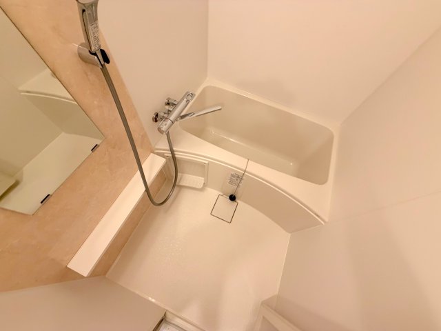 バス・シャワールーム　広めのお風呂は一日の疲れを癒してくれます。