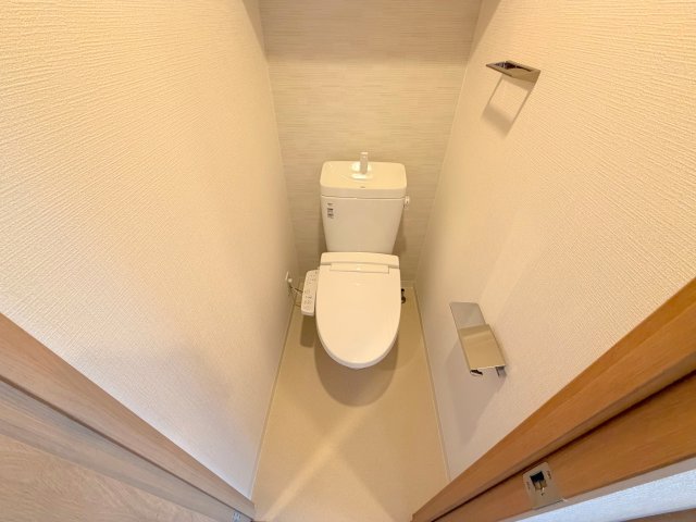 トイレ　綺麗なトイレにはウォシュレット標準装備です。