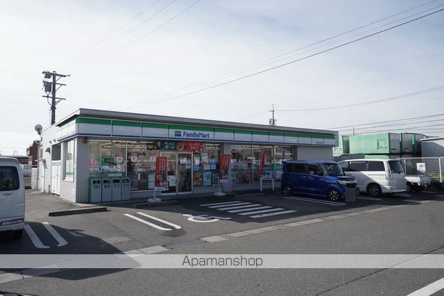 コンビニ　ファミリーマート（コンビニ）まで401m