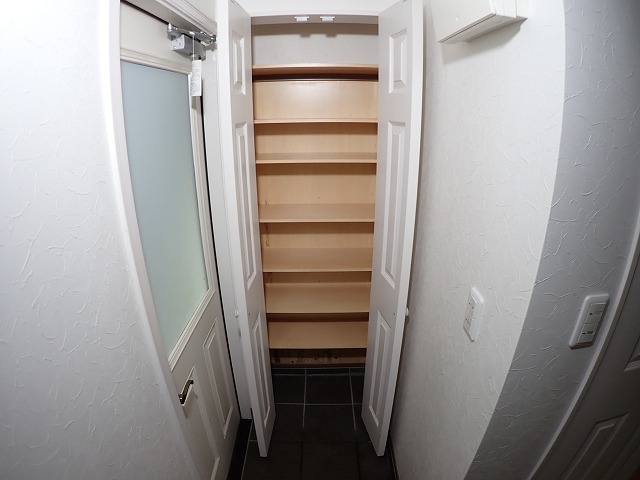 玄関　下駄箱です