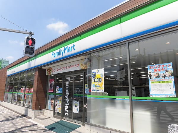 コンビニ　ファミリーマート（コンビニ）まで196m