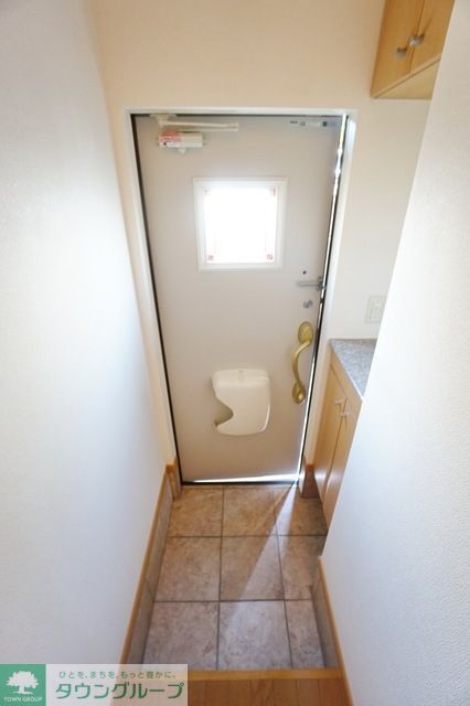 玄関　同物件別部屋写真